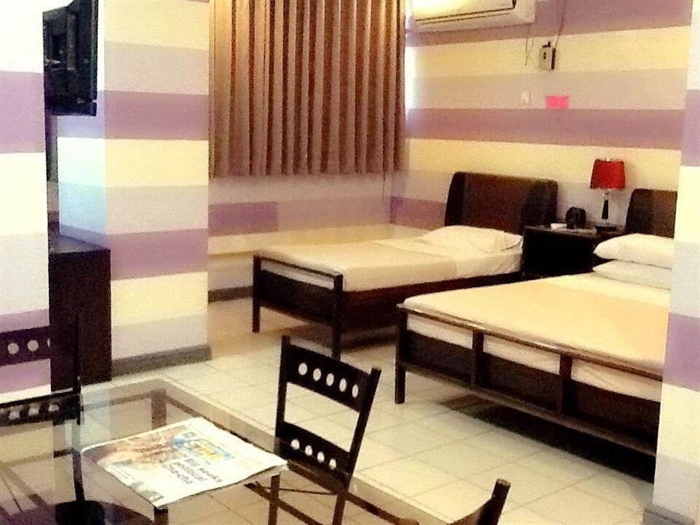 Hotel Tiffany Laoag Buitenkant foto