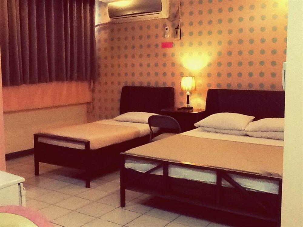 Hotel Tiffany Laoag Buitenkant foto