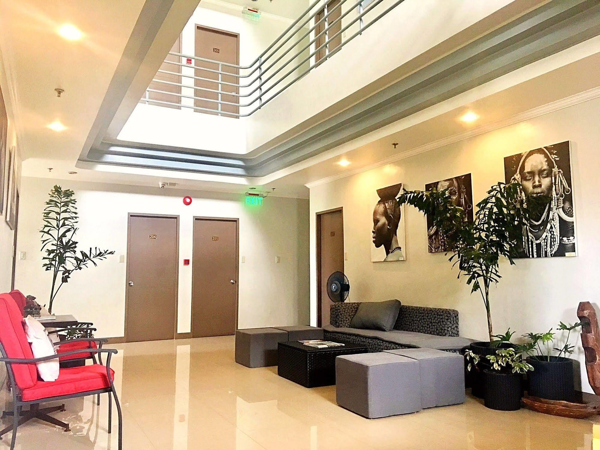 Hotel Tiffany Laoag Buitenkant foto
