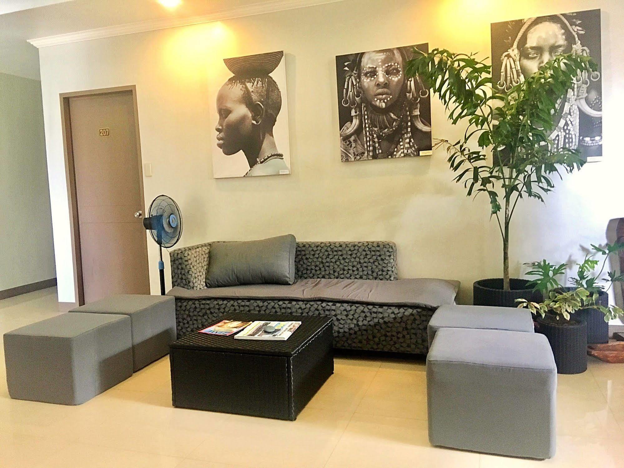 Hotel Tiffany Laoag Buitenkant foto