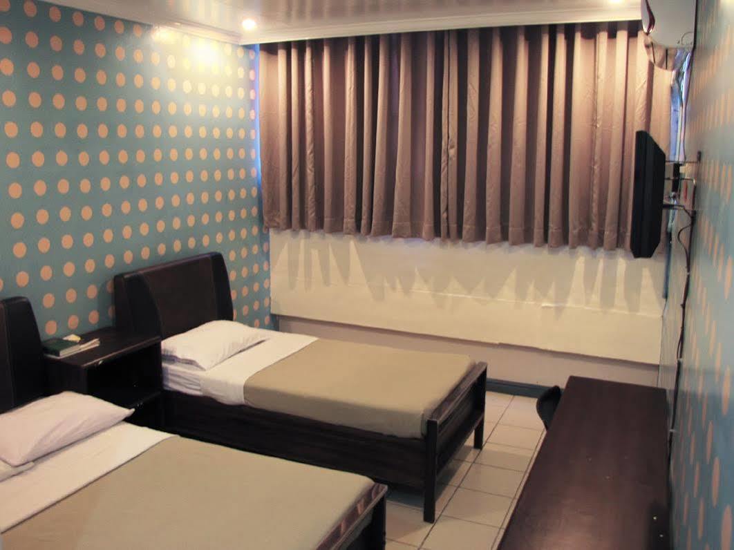 Hotel Tiffany Laoag Buitenkant foto