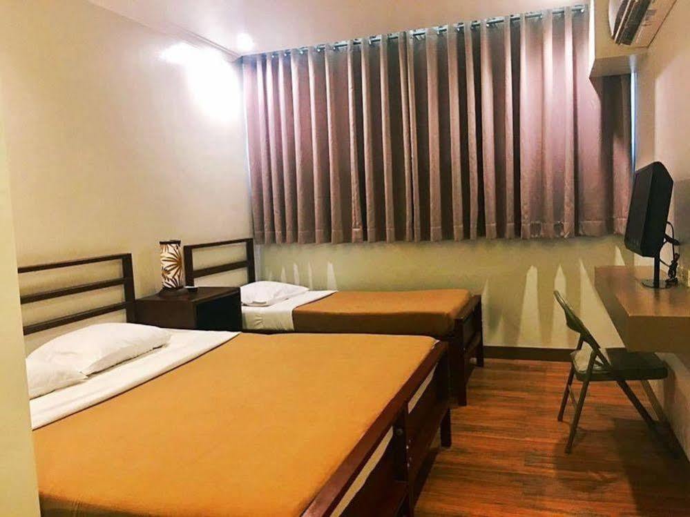 Hotel Tiffany Laoag Buitenkant foto