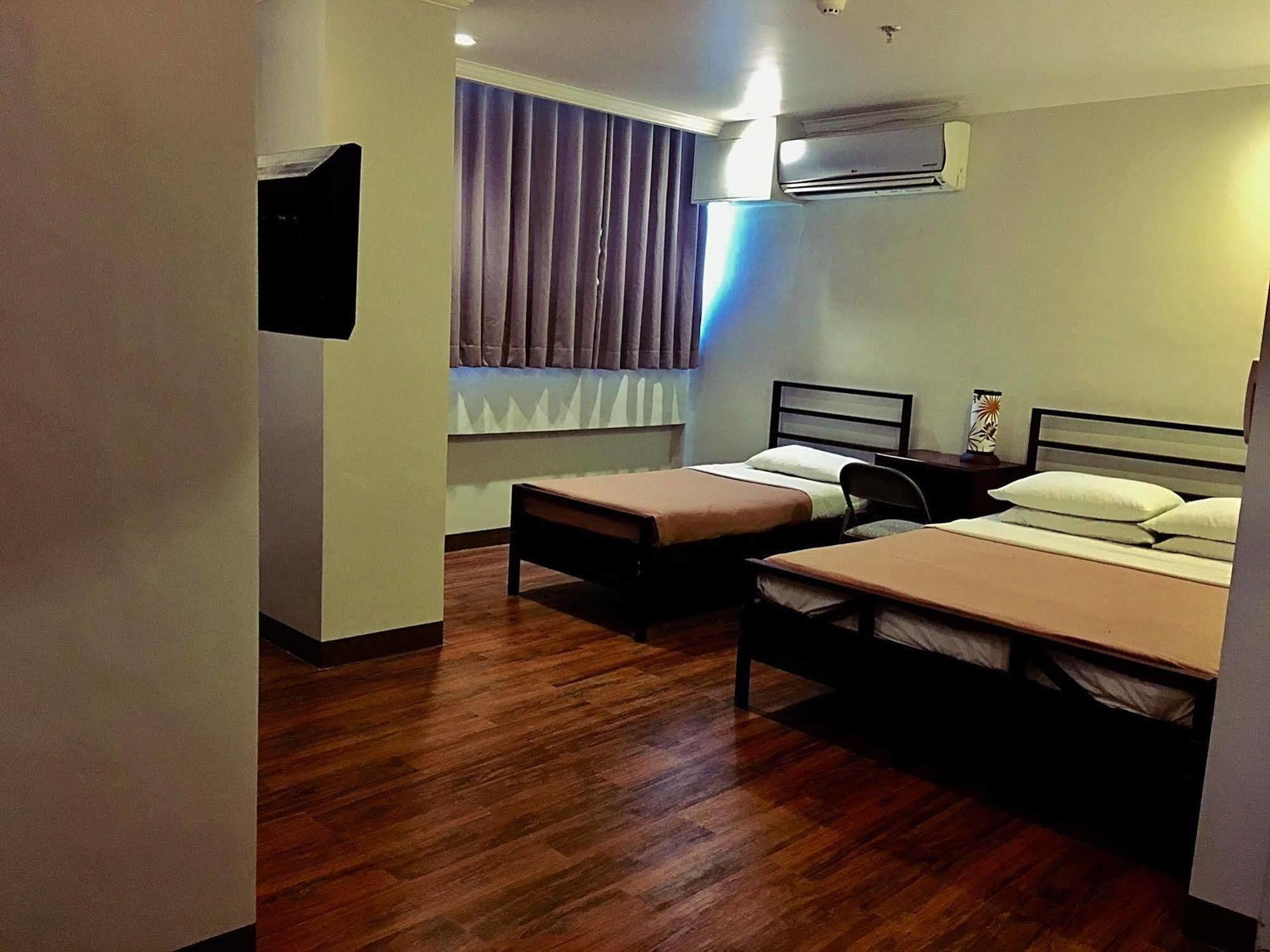 Hotel Tiffany Laoag Buitenkant foto