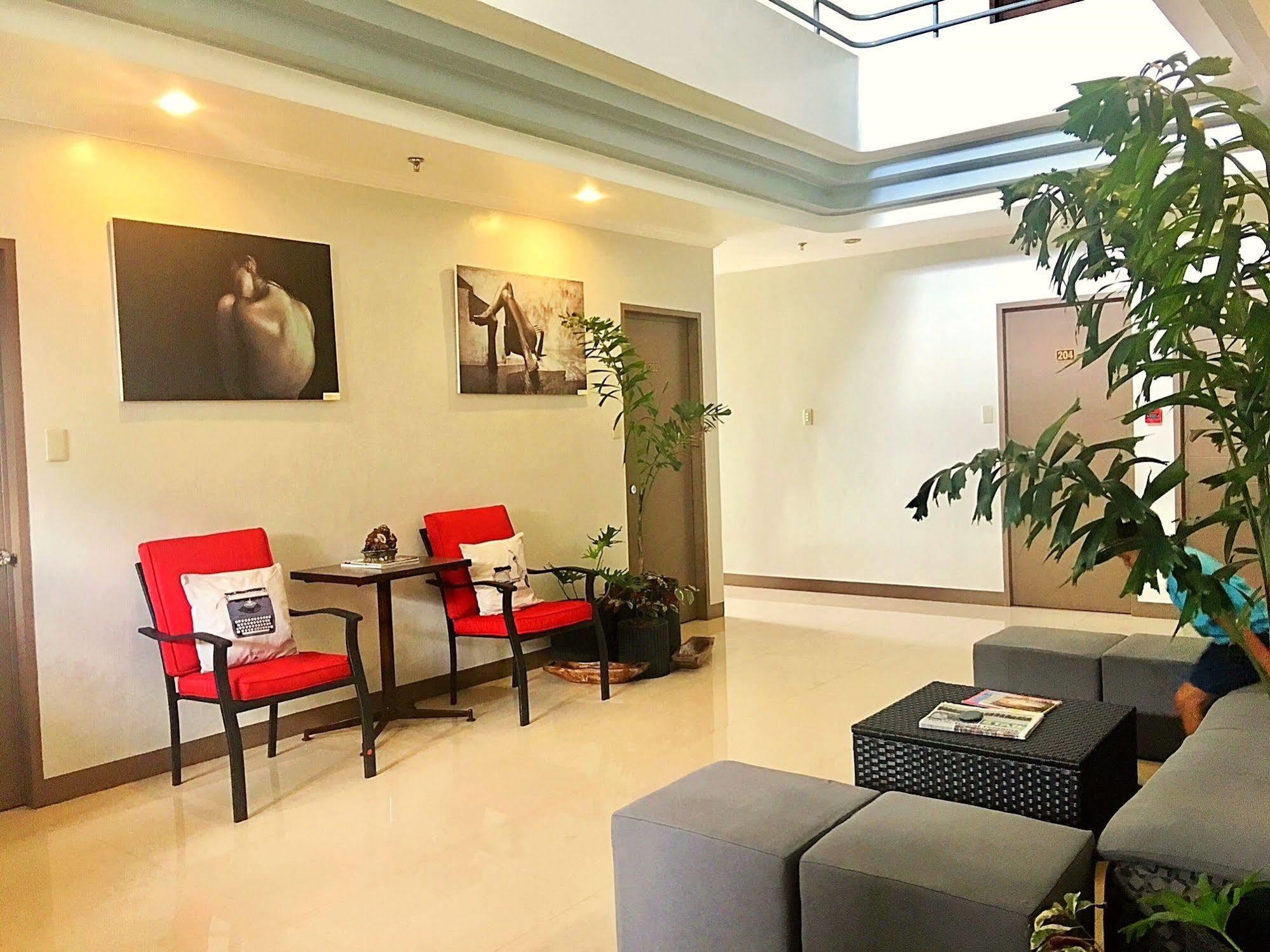 Hotel Tiffany Laoag Buitenkant foto