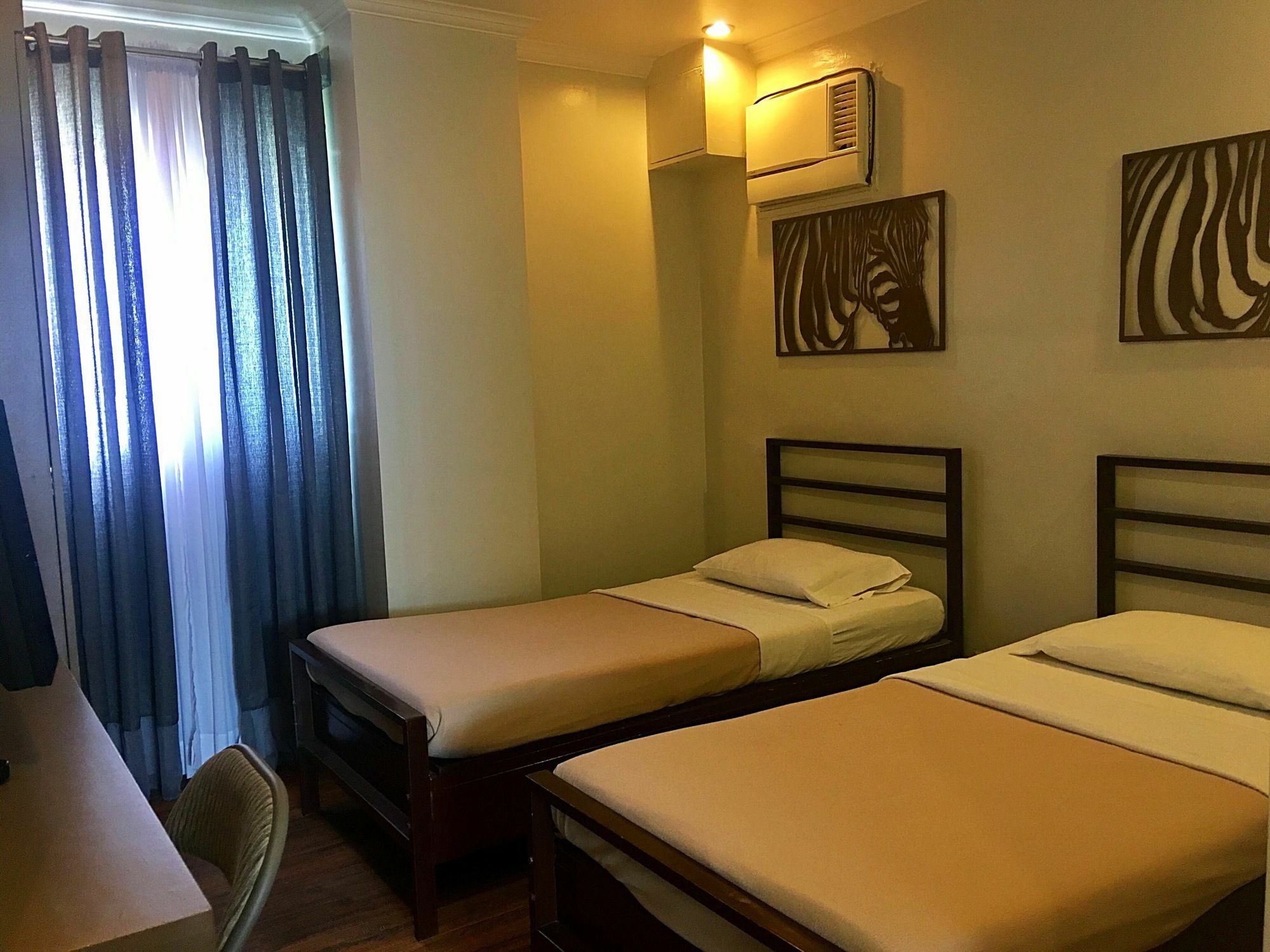 Hotel Tiffany Laoag Buitenkant foto